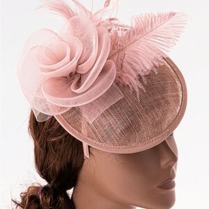 Elegant Pink Fascinator with Feather Detail